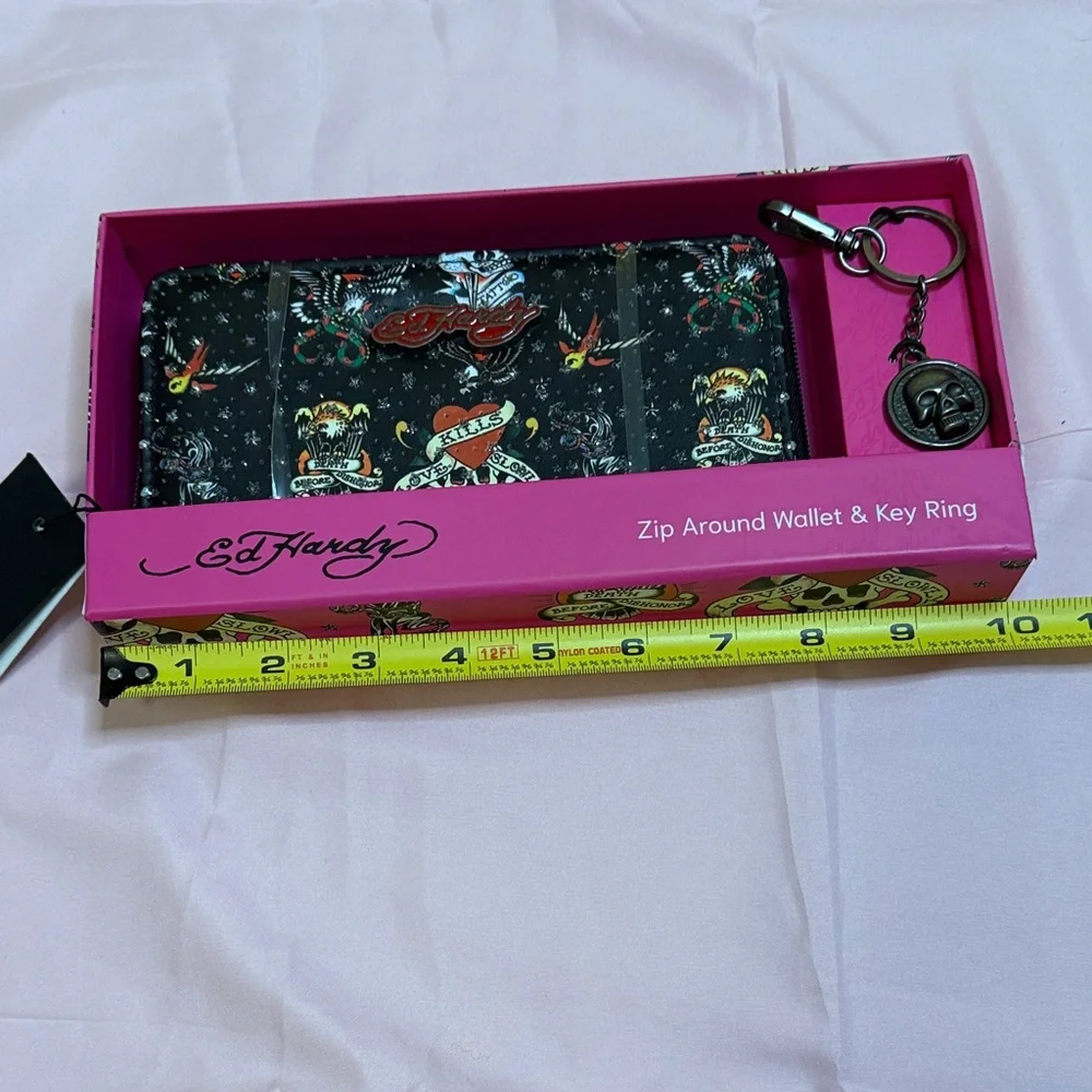 Ed Hardy Black and Red Zip Wallet & Key Ring - Picture 6 of 12